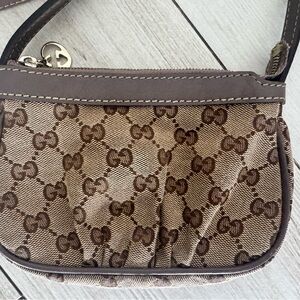 Gucci Brown Clutch with Elegant Wristlet Design